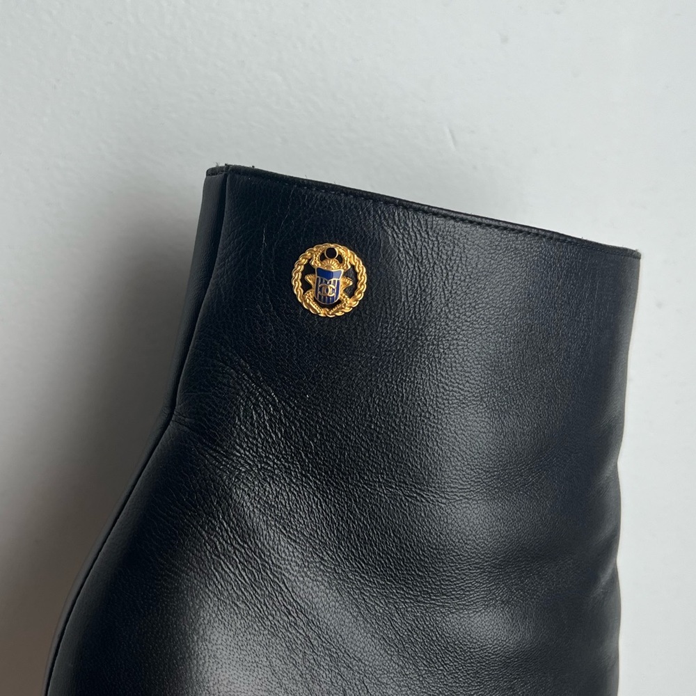 Chanel 2019 Interlocking CC Logo Boots in Black Leather with grosgrain cap toe - Picture 10 of 16